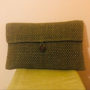 Green woven straw clutch bag